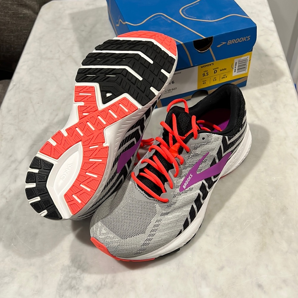 Brooks Launch 6 Women’s 9.5 wide running shoe